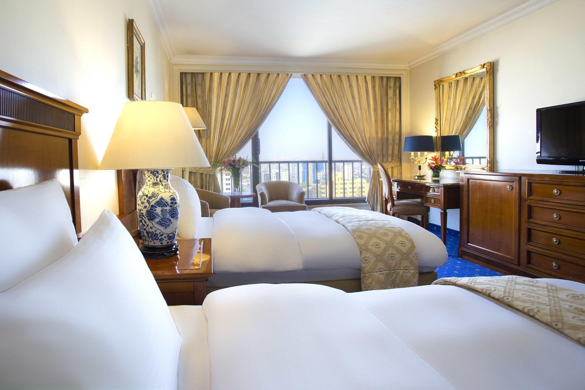 Regency Palace Аман Екстериор снимка A room at the hotel