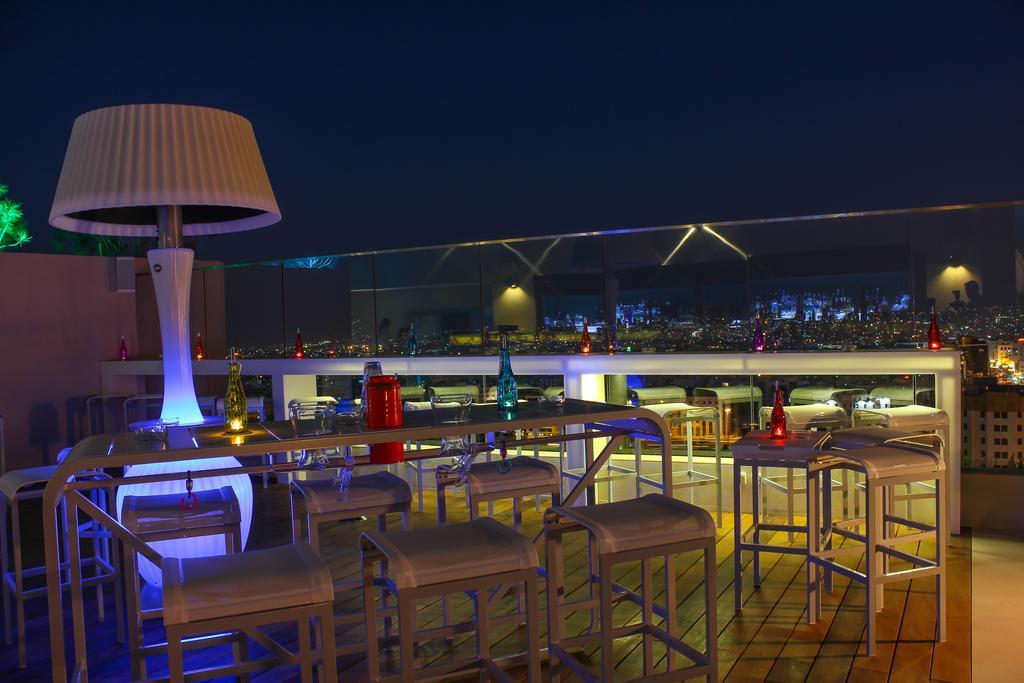 Regency Palace Аман Екстериор снимка Skyline Bar