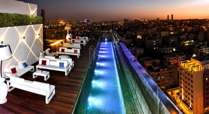 Regency Palace Аман Екстериор снимка The rooftop pool at the White