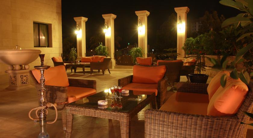 Regency Palace Аман Екстериор снимка The Terrace at the Taj Mahal Palace