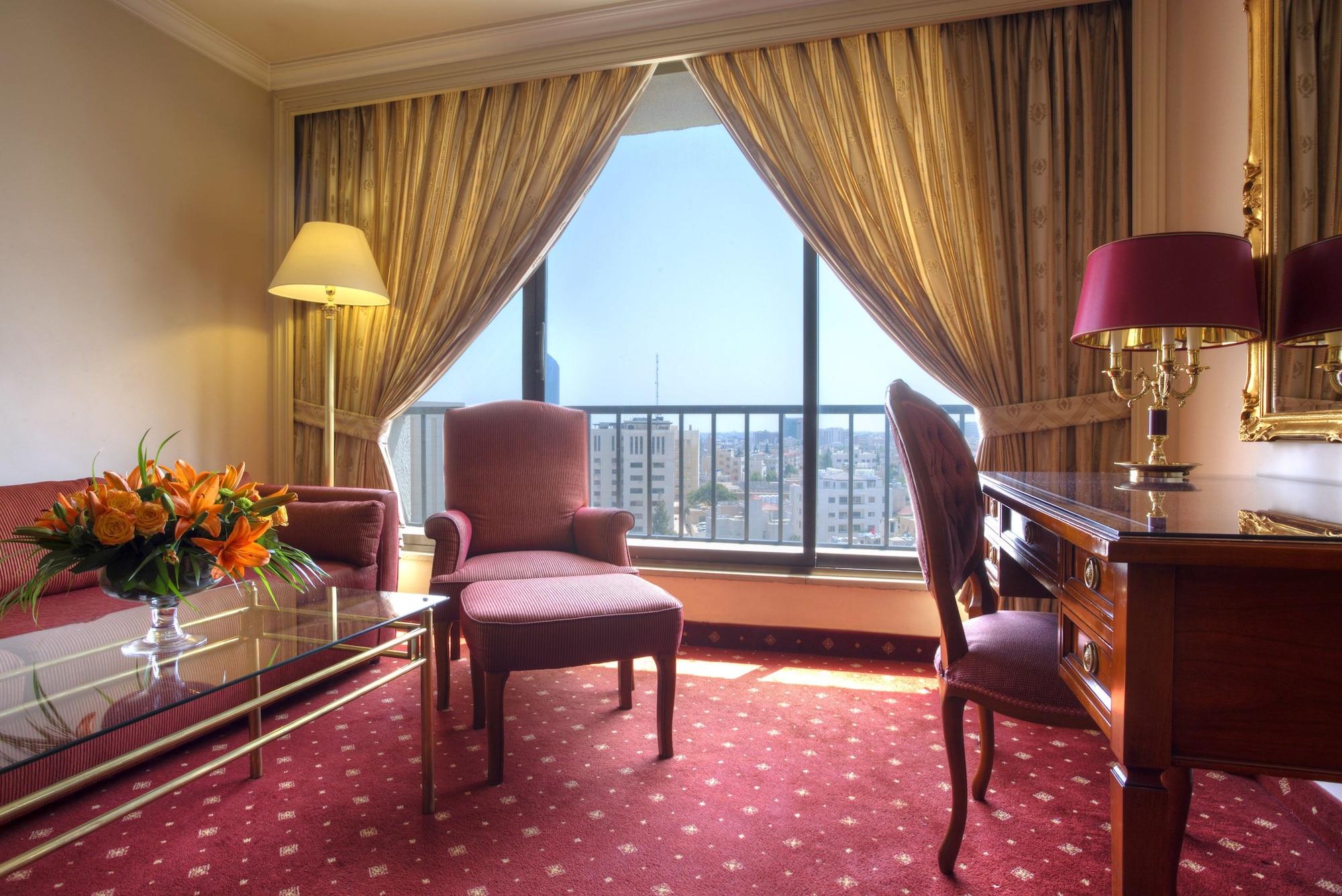 Regency Palace Аман Екстериор снимка A room at the hotel