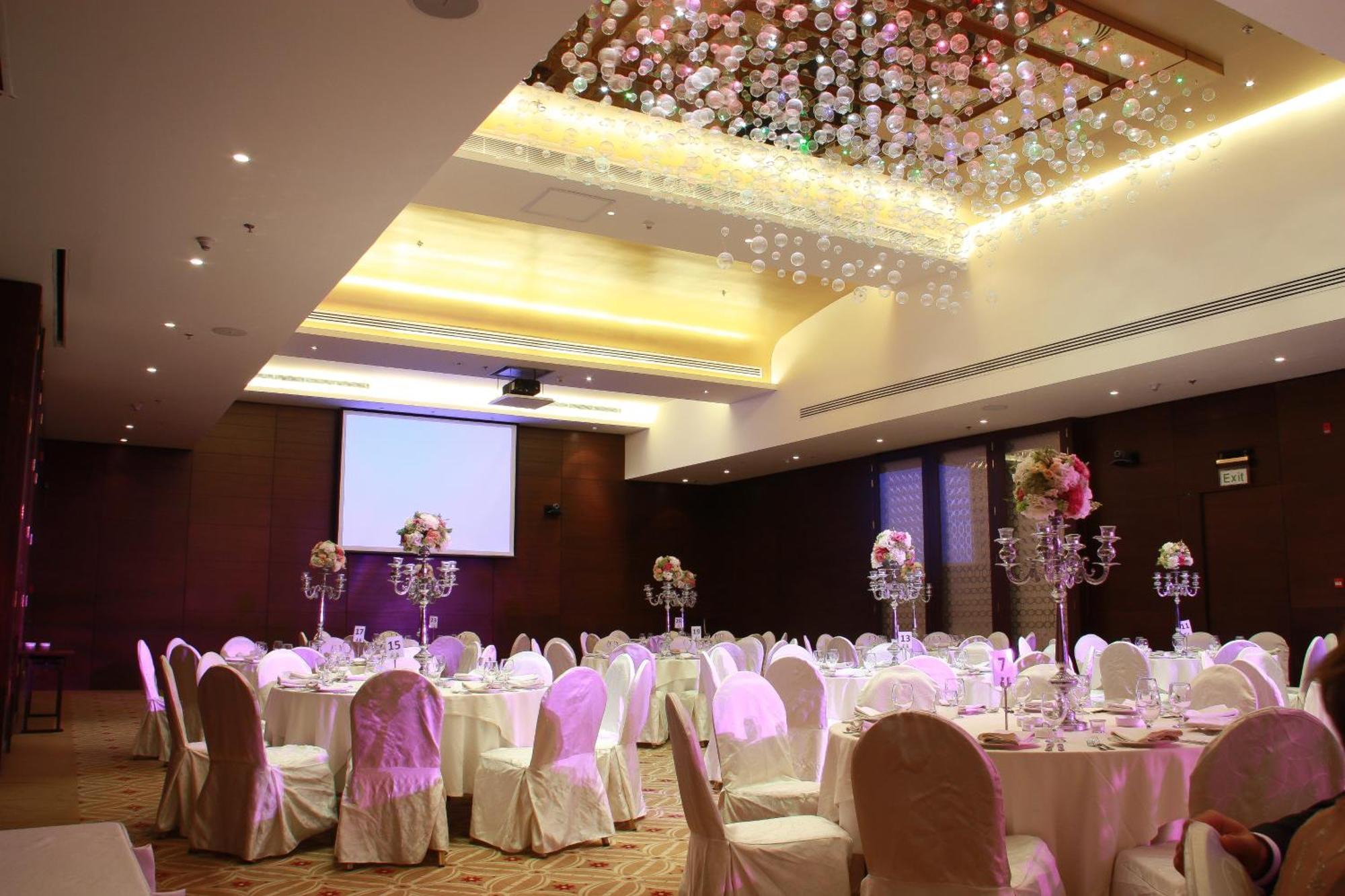 Regency Palace Аман Екстериор снимка The ballroom at the hotel
