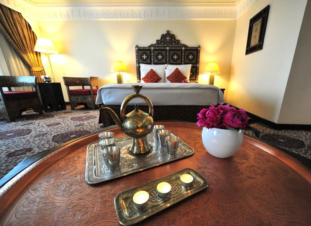 Regency Palace Аман Екстериор снимка A room at the hotel