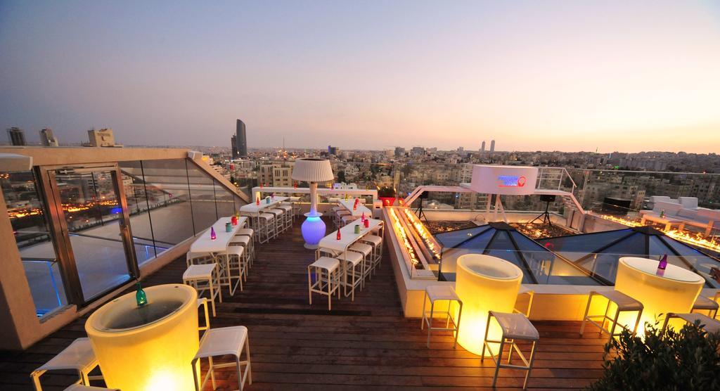 Regency Palace Аман Екстериор снимка Skyline Bar