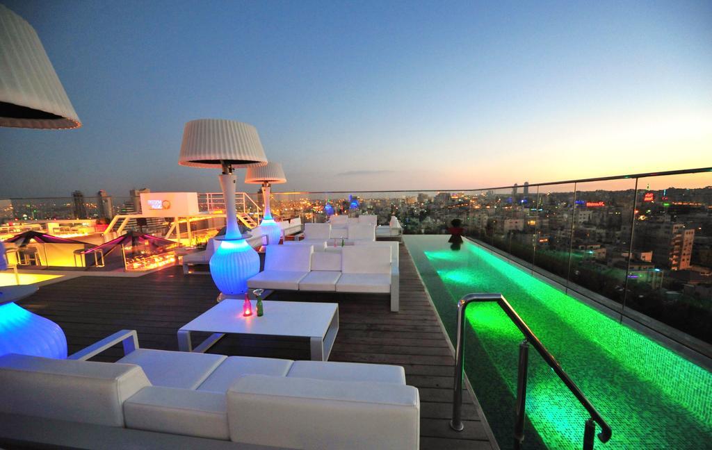 Regency Palace Аман Екстериор снимка Skyline Bar
