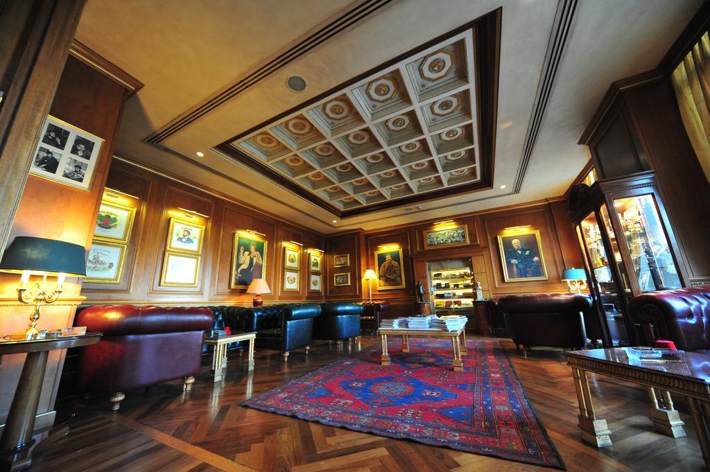 Regency Palace Аман Екстериор снимка The club lounge at the airport