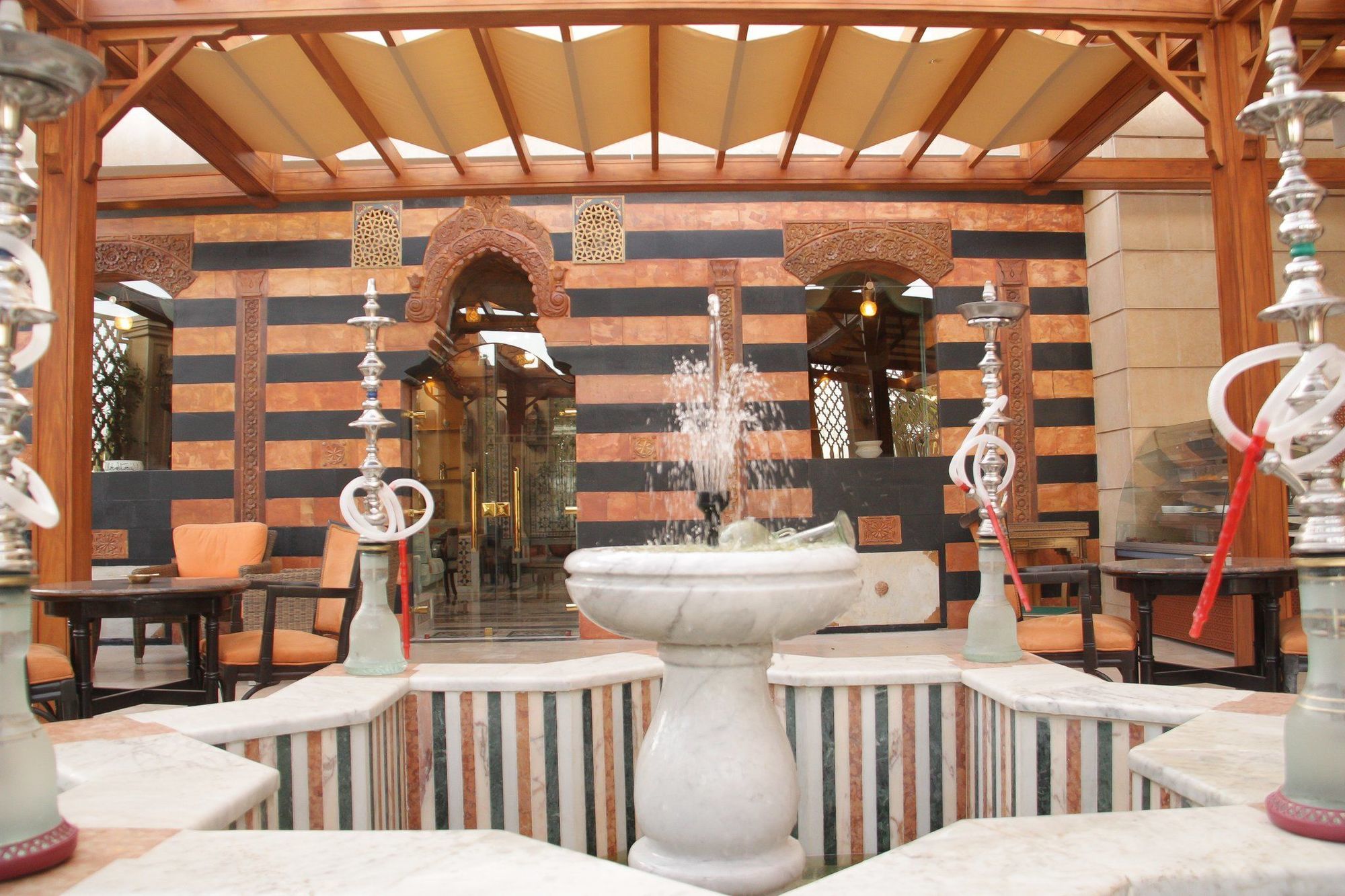 Regency Palace Аман Ресторант снимка Fountain at the Turkish bath