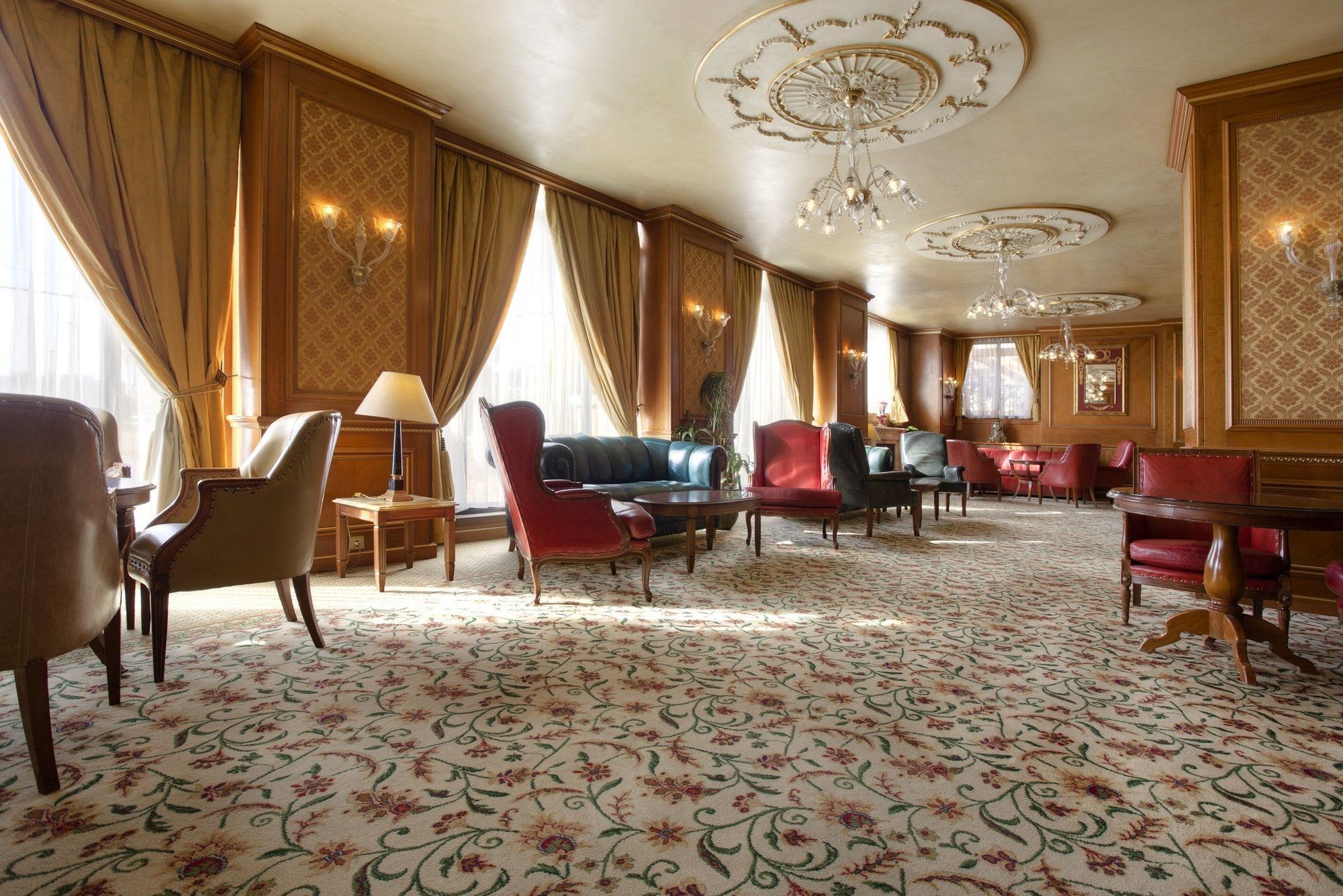 Regency Palace Аман Екстериор снимка Interior of the hotel