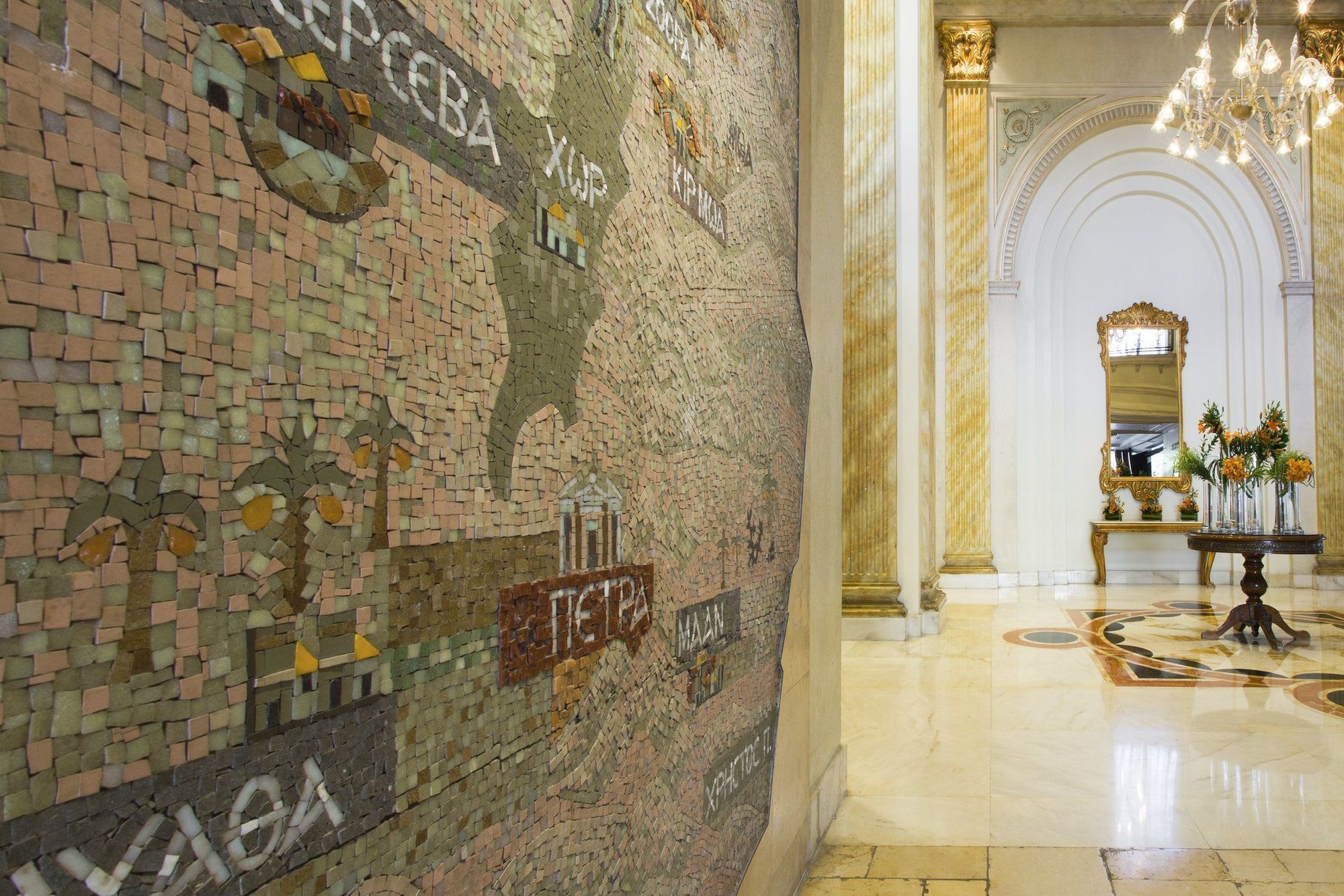 Regency Palace Аман Екстериор снимка The mosaic in the lobby of the National Museum of the United States Army