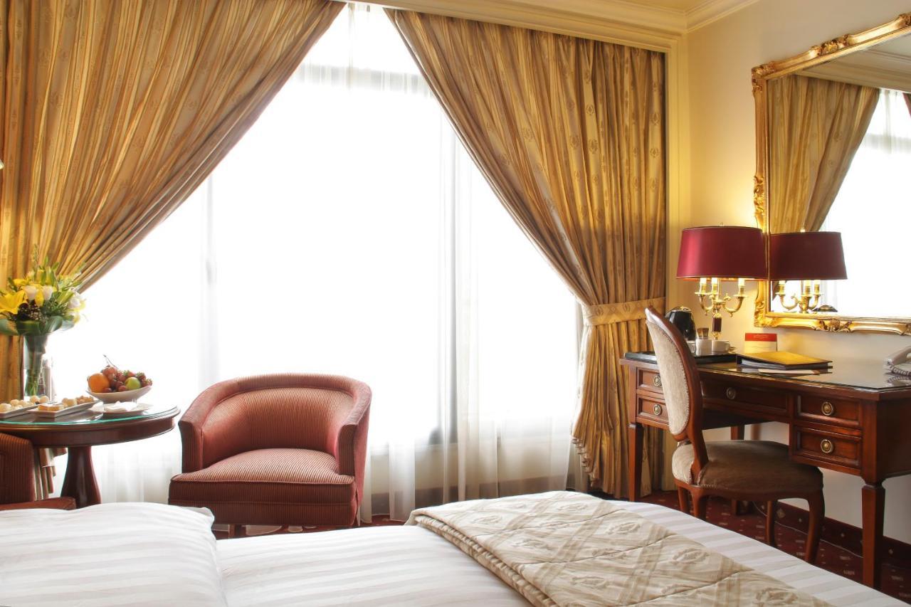 Regency Palace Аман Екстериор снимка A room at the hotel