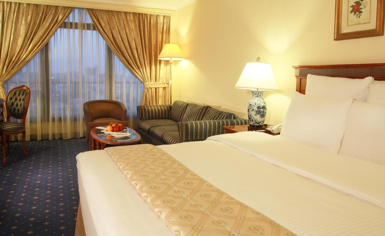 Regency Palace Аман Екстериор снимка