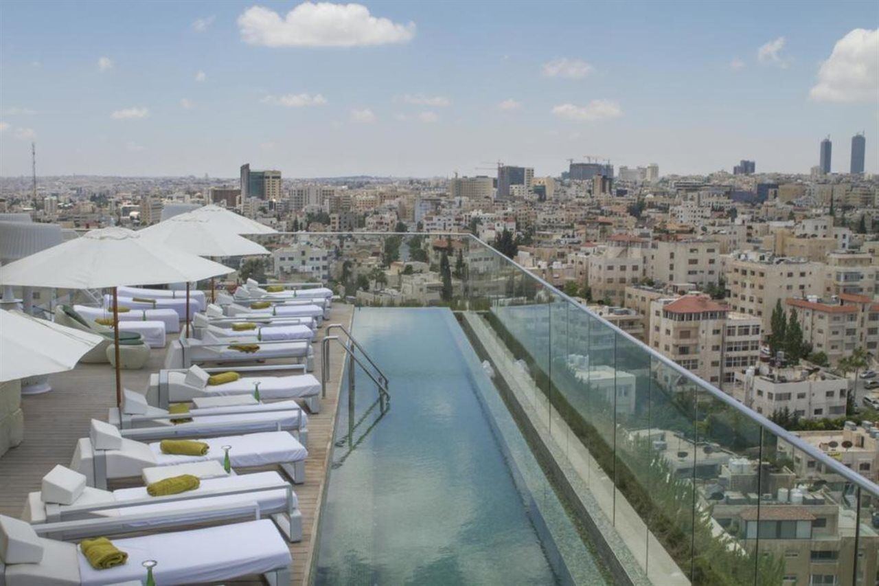 Regency Palace Аман Екстериор снимка The pool at the rooftop